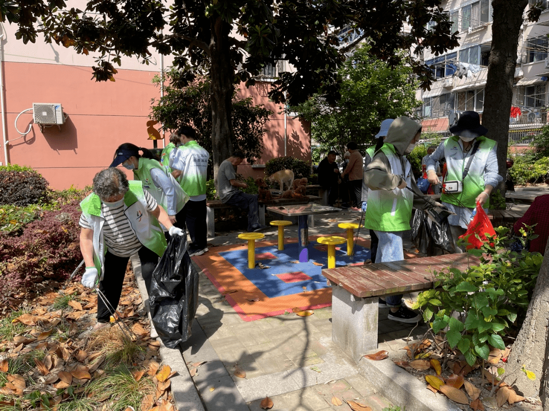 Seemapa13714363's tweet photo. [Join our community garden cleanup this Saturday 9AM at Central Park! Bring gardening gloves, snacks provided. Let’s grow green together!]， https://t.co/1bY3Yhpvet