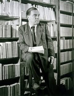 anucara's tweet photo. « La disperazione più grave che possa impadronirsi d'una società è il dubbio che vivere rettamente sia inutile. »

Corrado Alvaro
ULTIMO DIARIO
Bompiani https://t.co/8NnO65DYdg