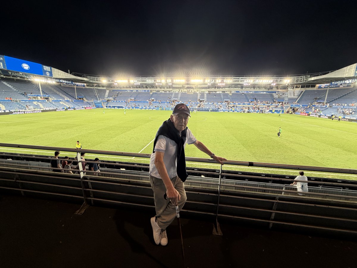 RAF19701's tweet photo. BSC:87 años de albiazul; desde regional, vio pasar a primi y compañía en primera, aguantó en el viejo San Mamés, Lasesarre,…Vio ganar al glorioso en San Siro, y hoy de nuevo en casa; y qué victoria! Que bello es vivir de albiazul. https://t.co/wqkzmKruEj