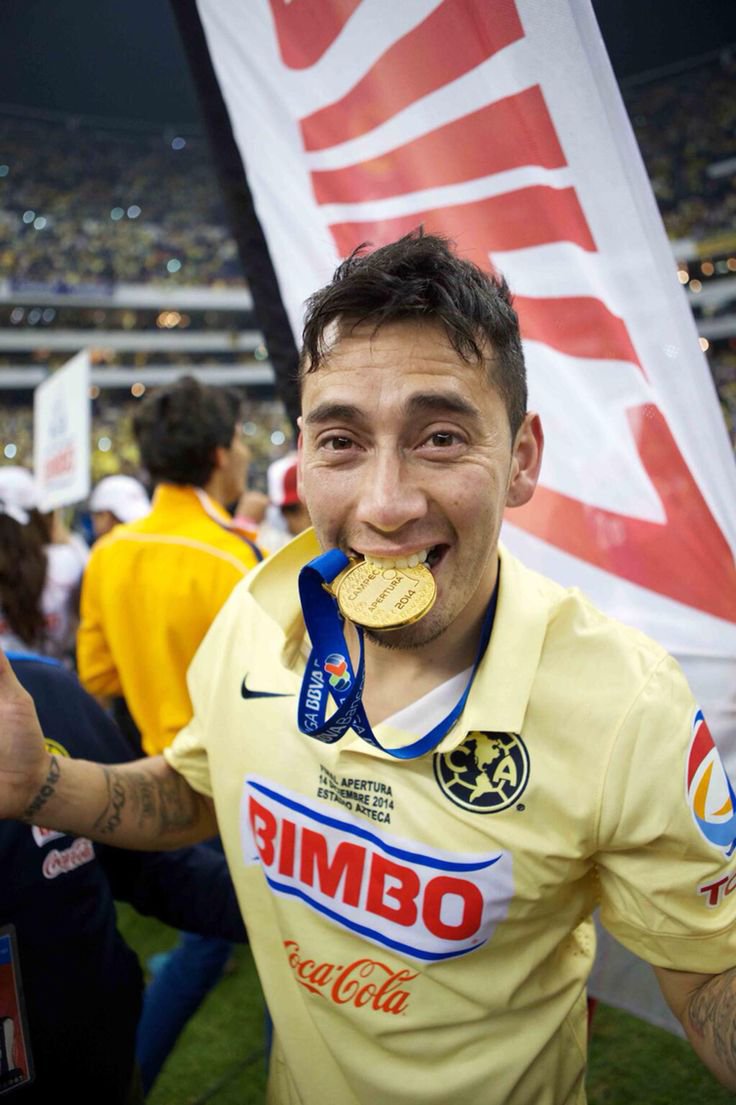 elputisimolider's tweet photo. Dos polos opuestos🦅

Sambueza 14🔥/// S.Cordova 17🧊

Los dos fueron expulsados en una final y solo uno tiene hate (injusto) y es recordado por eso mientras el otro fue pedido traer de vuelta por la afición en distintos mercados

Aquí siempre serás una leyenda RUBENS SAMBUEZA🦅 https://t.co/oChtz3MSWP