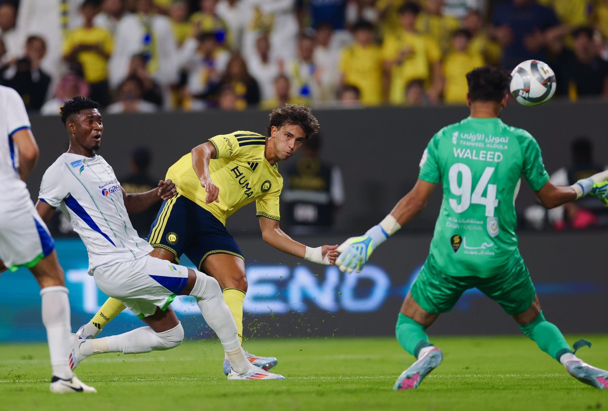 AlNassrFC's tweet photo. حتى وإن وُضِّع تحت الرقابة .. "النصراوي" لا يمكن إيقافه! 🤩 https://t.co/21vH8CjHVv