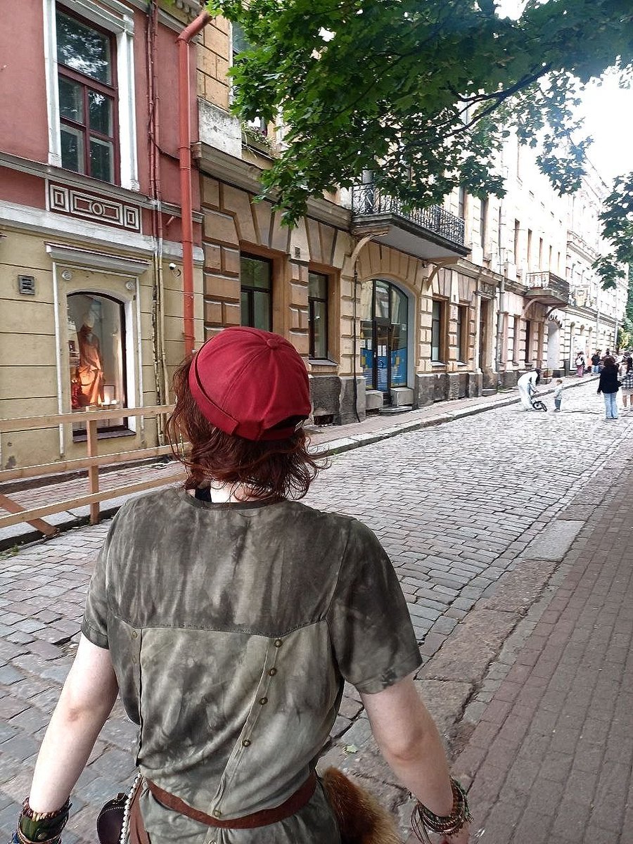 syberanarchy's tweet photo. смотрели мужиков в латах 
дрались на мягких палках 
получили удостоверения рыцарей
кошмарили нормисов 
ни в чем не раскаиваемся https://t.co/SSyT0SNsjV