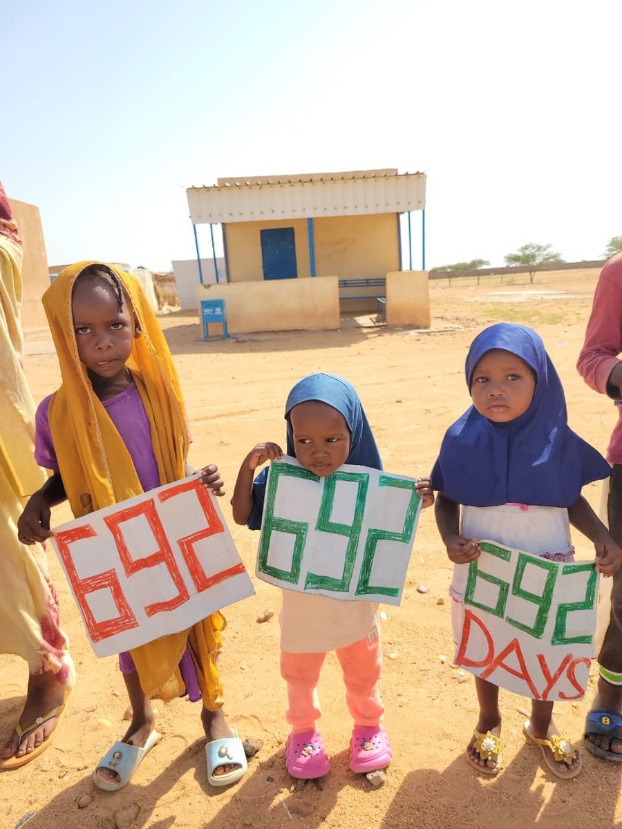 oliveegirl's tweet photo. Every single day for 692 days, this group of refugees have been peacefully protesting in front of the @Refugees #Agadez Humanitarian Center in Agadez, Niger. They are looking for a safer place to live in.

@antonioguterres @IOMchief @UN_News_Centre 

Follow @Mayor_refugees for more.
