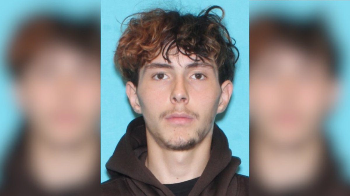 KWCH12's tweet photo. A man who fled from police on Friday was arrested in Wichita on Saturday morning.

Christian Lee King was stopped by Augusta police on Friday evening. After being told he was under arrest for a felony warrant, he ran away, leading to a search.

Story | https://t.co/KGE1pMK0qU https://t.co/Syc5M4pxvq