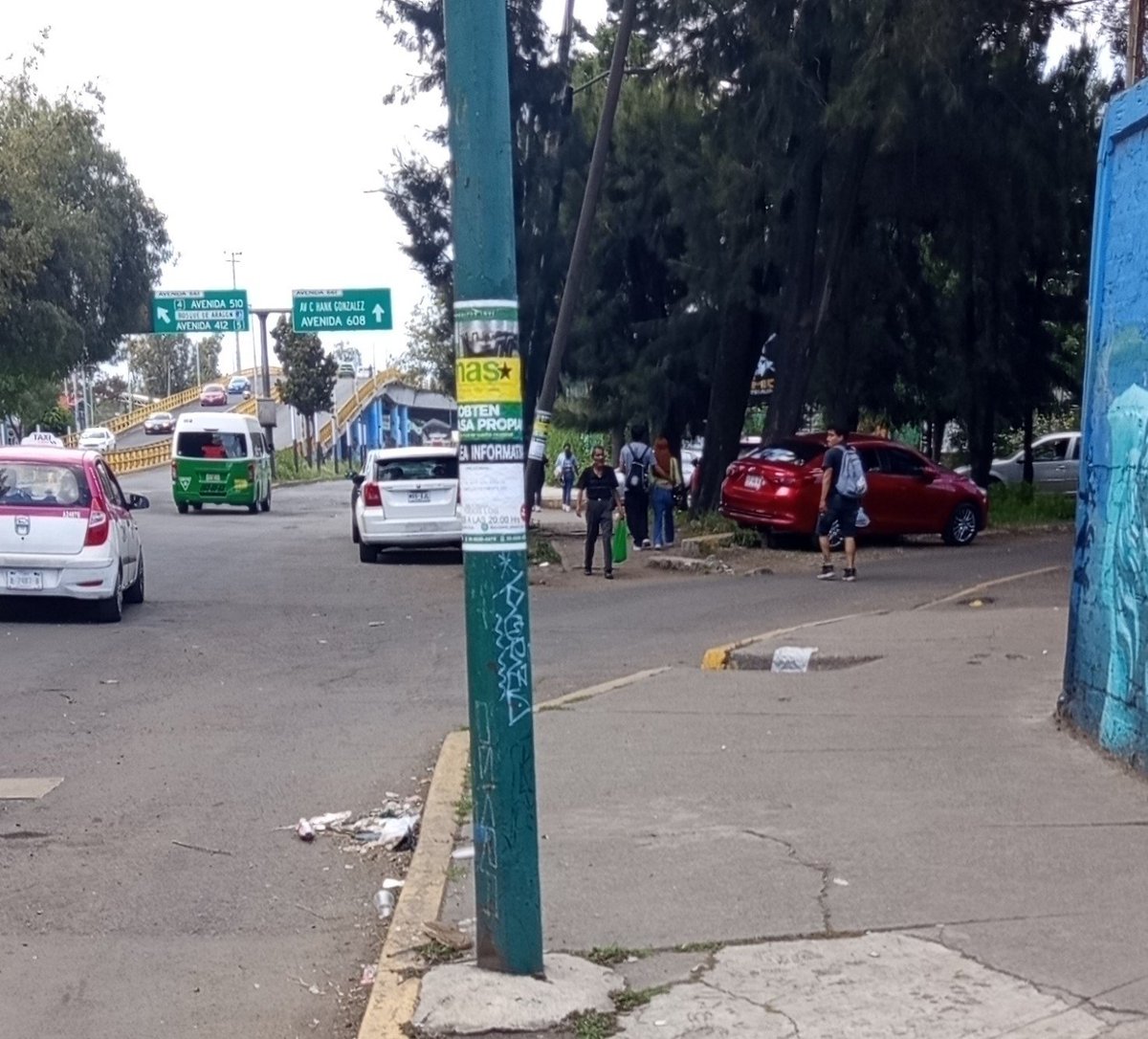 DaveRord's tweet photo. Buenas tardes @ssp_cdmx @UCS_GCDMX  quiero reportar vehículos arriba de las banquetas sobre Av 661
Entre Av 606 y Av 608
San Juan de aragon https://t.co/cUwSNm9sqN