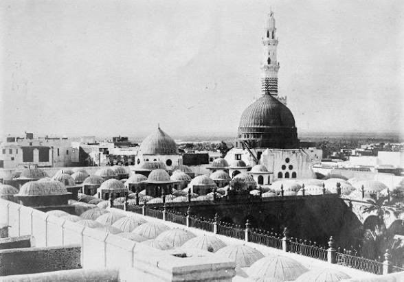 AladinGamei's tweet photo. اللهم صل وسلم وبارك على حضرة حبيبك سيدنا ومولانا محمد و علي آله صلاة تكحل بها بصيرتي بالنور المرشوش في الازل ،لاشهد فناء ما لم يكن وبقاء ما لم يزل ،واري الاشياء كما هي في اصلها معدومه مفقودة ،وكونها لم تشم رائحة الوجود فضلا عن كونها موجودة. https://t.co/e8SSrGouBS