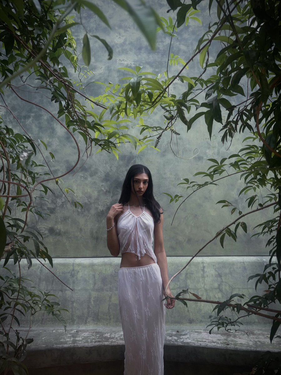 lailaa02_'s tweet photo. Maybe twitter will appreciate the best photoshoot I have ever done https://t.co/UPJYL5Ym6w