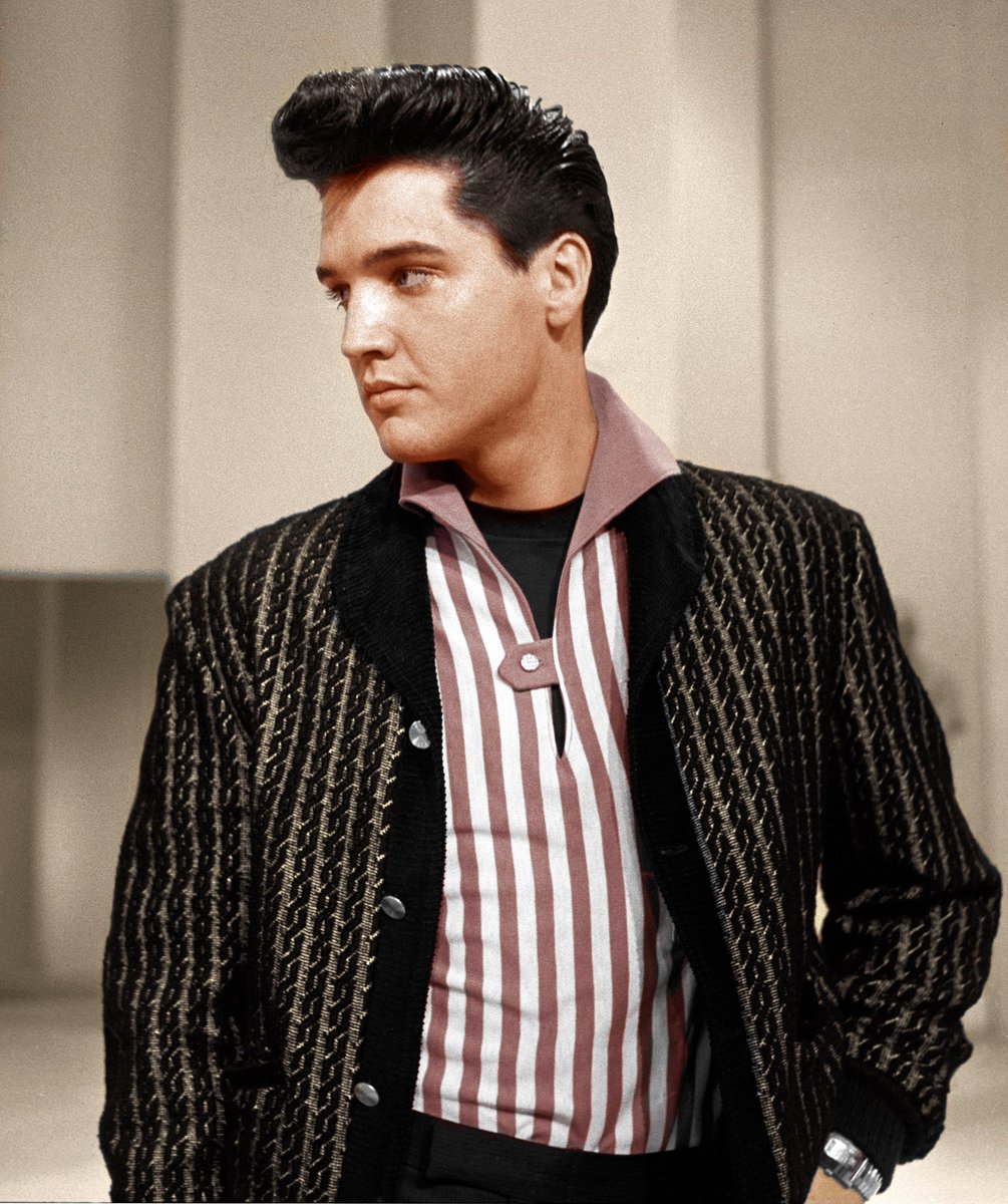 landofthe80s's tweet photo. On this date in 1977, the “King of Rock 'n' Roll,” Elvis Presley, died at just 42 years old.
BITE-SIZED FACT | Elvis had recorded more than 700 songs during his career and remains one of the best-selling solo artists in music history. #ElvisPresley #RIPElvis https://t.co/gFPjYuVxCu