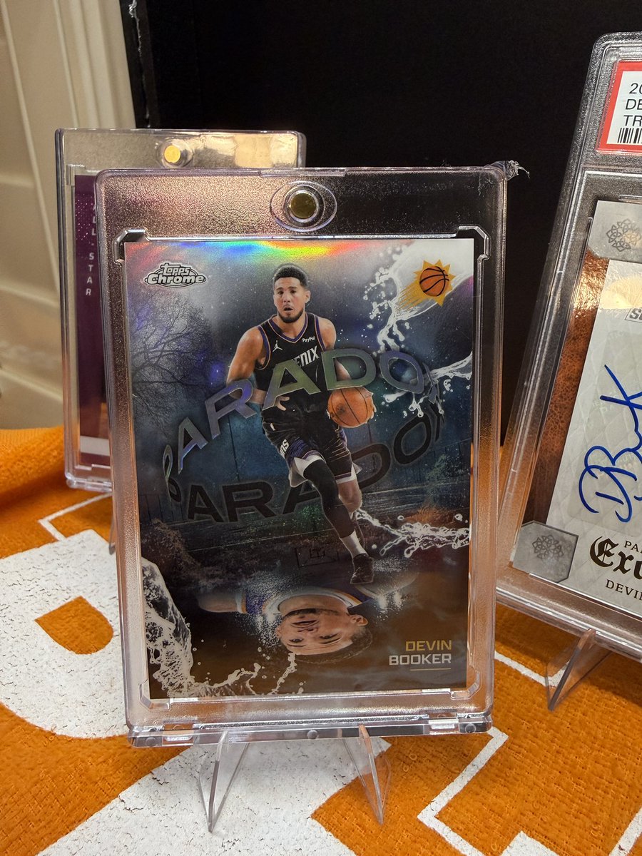 PHNXCards's tweet photo. Just added to my Devin Booker collection 

#suns #phxsuns #devinbooker https://t.co/Bm1BwOlI6B