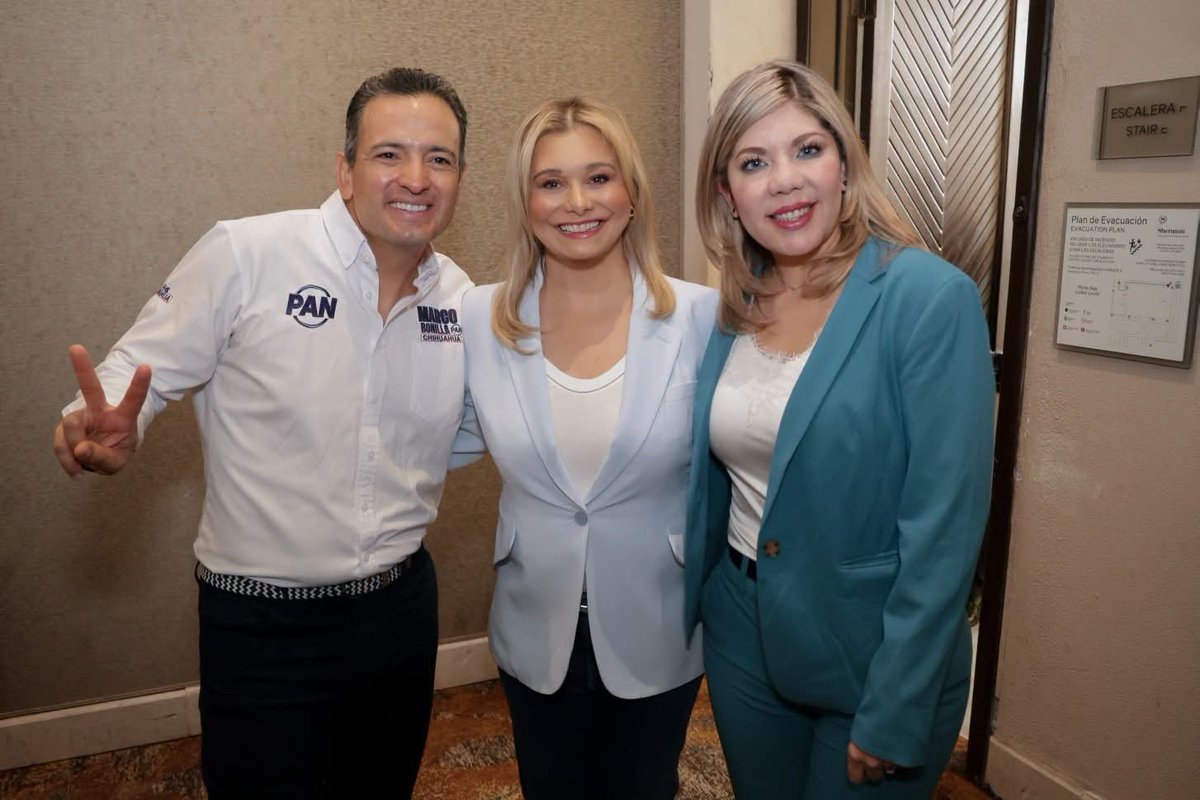 MaruCampos_G's tweet photo. Hoy, con mi familia panista, en el Consejo Estatal, dije lo que creo con toda convicción: en un momento en que las instituciones de México están debilitadas y el Estado de Derecho se violenta todos los días, Chihuahua está demostrando que sí existe otra forma de gobernar.

Hace diez años estábamos sin gobierno, con oportunidades limitadas y poca visibilidad. No nos derrumbamos. Construimos. Y hoy podemos mirar atrás y reconocer que cambiamos el rumbo del estado.

Los ojos del país están puestos en nosotros, y eso no es un privilegio: es una responsabilidad. Significa gobernar con resultados, con capacidad y con honorabilidad. Significa que los cargos públicos no son premios ni trofeos, sino compromisos con la gente.

Aquí no hay espacio para ambiciones personales ni divisiones internas. Hay una sola tarea: defender a Chihuahua y sostener el buen gobierno que juntos construimos.

Hoy que Marco Bonilla toma la responsabilidad de la coordinación política estatal, sabe que necesitará mucha sabiduría, humildad y sobre todo valentía, y sabe que la confianza del partido implica que no hay margen de error. Pero también sabe que no está solo. Marco: aquí estamos tu familia, Acción Nacional y Chihuahua.

Este es el momento de reconquistar almas, de convencer a los indecisos y de vencer el mal que hay en Morena. Esa misión la compartimos todos.

¡Vamos con unidad, vamos con esperanza, por el Bien de Chihuahua siempre!
