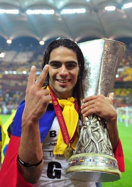 75Nose's tweet photo. @MrAngeloValdes -elegido en el equipo ideal de la FIFA 2012
-2do máximo goleador de la europa league con tan solo 33 partidos
-campeon de copa del rey
-vacuno con un Hattrick a Cech prime
-3 goles de zurda en la final de la Supercopa de europa(es derecho)
El prime de FALCAO fue una cosa de locos https://t.co/Yz8Zes8cOz