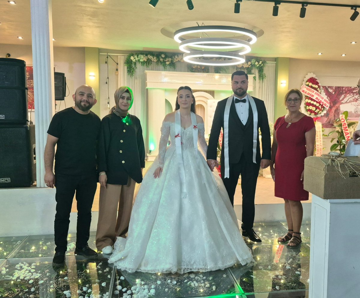 KozluAk's tweet photo. İl Başkan Yardımcımız Erdoğan Muammer Koca’nın kıymetli evladı Azra ile Emir kardeşlerimizin düğün merasime katılarak bu anlamlı ve mutlu günlerinde ailelerimizin sevincine ortak olduk.
Koca ve İlhan ailelerini gönülden tebrik ediyoruz. https://t.co/uzeP9opfdu
