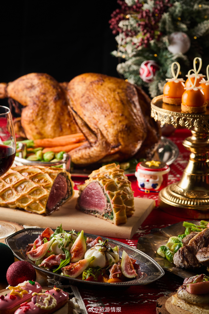 Craizykid2's tweet photo. It's Thanksgiving feast time! Warm, homemade stuffing, golden roast turkey, sweet mashed potatoes u0026 pumpkin pie for dessert  Grab your plates – we're serving love on a platter today!， https://t.co/Wx9gyUHn8q