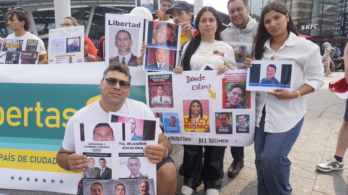Libertasvzla's tweet photo. 🇻🇪 🇳🇱 | Desde Países Bajos, los venezolanos alzamos la voz por quienes siguen privados de libertad por razones políticas.

Desde @Libertasvzla exigimos la libertad de TODOS los presos políticos.

La libertad no se negocia. La libertad se defiende.

#QueSeanTodos https://t.co/LTJ07JybKL