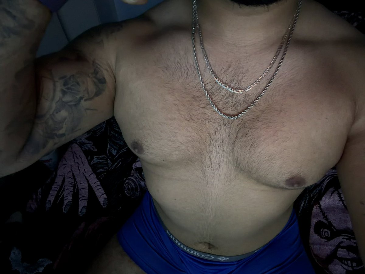 UlisMansion's tweet photo. who gettin into bed w me? https://t.co/DgBaoad9HY