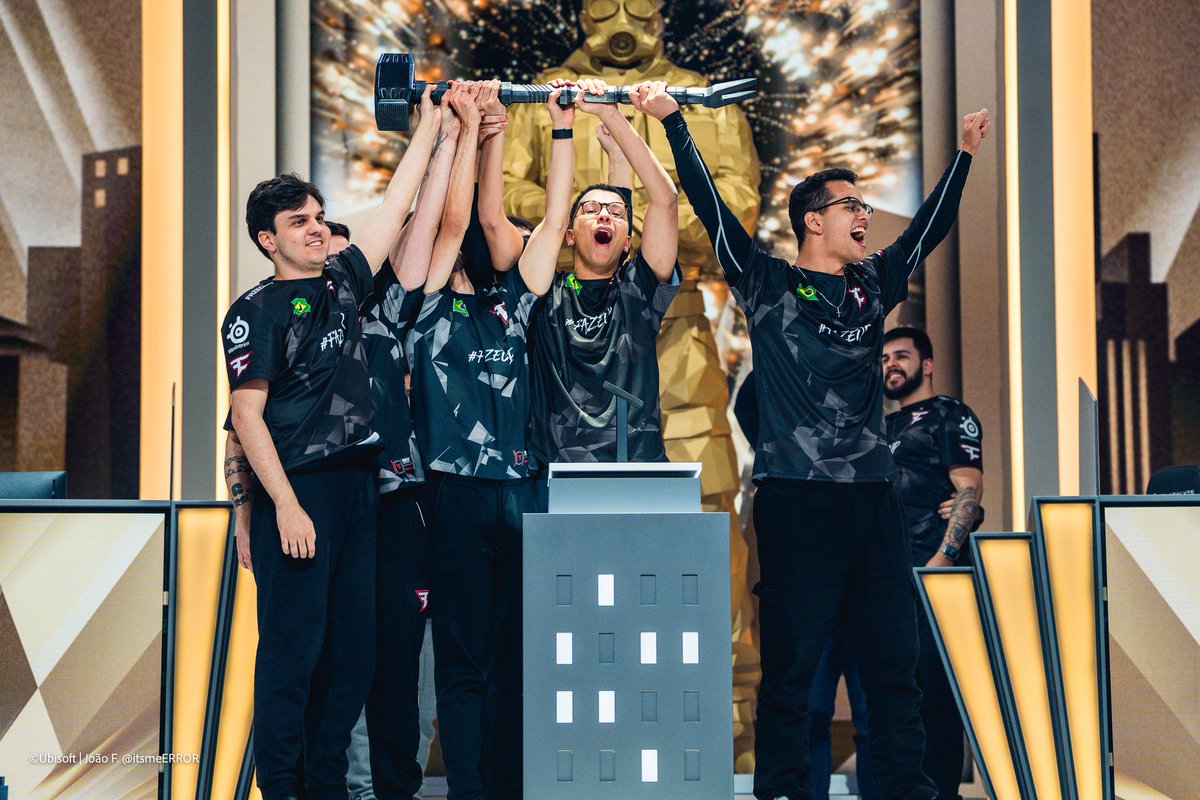 FaZeEsports's tweet photo. 🏆 Six Sweden Major 2021
🔨 Six Invitational 2025
🔨 Six Invitational 2026
🏆 Esports World Cup 2026

We beat the game. #FaZeUp https://t.co/MhxFaLHpMc