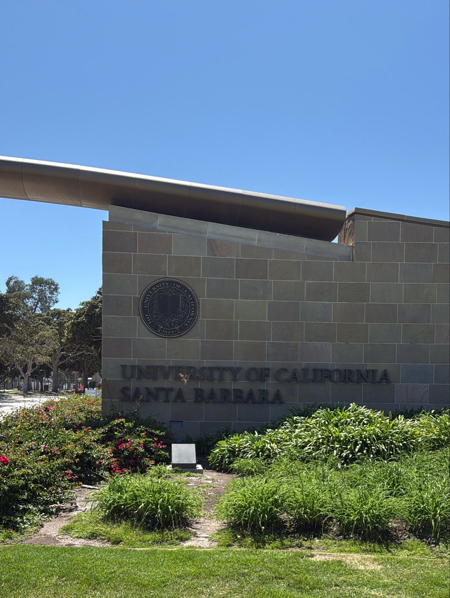 avalonsueiro's tweet photo. Navigating a college campus that you didn’t go to is a fever dream ft. UCSB https://t.co/7PkB8iVAWq