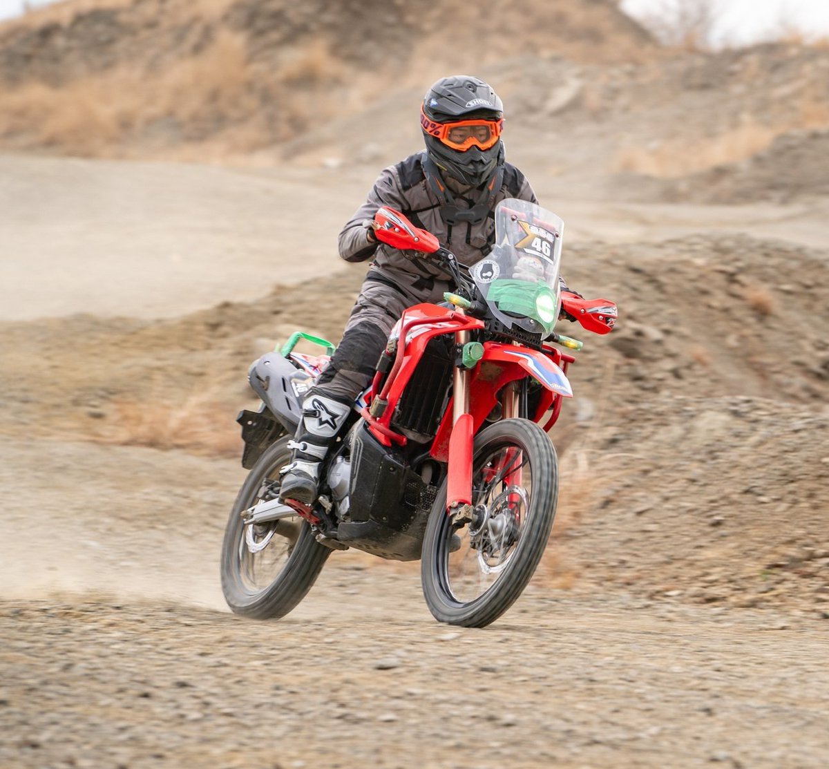 gerutf141's tweet photo. #バイク乗りとして軽く自己紹介
名前 : げる
性別：男
年齢：34
住み : 神奈川
身長：178
愛車：CRF250RALLY〈S〉(ひこにゃん号改)
             XL750TRANSALP(ひこにゃん号MKⅢ)
好き：林道 ロンツー 距離ガバ
嫌い:無理な割り込み 幅寄せ 虫
一言：無限に走れる体力と金と時間が欲しい https://t.co/sxjcFoe8NA