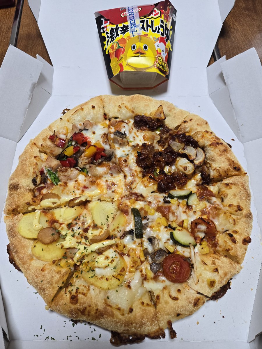1216Muv's tweet photo. 久々にピザ屋のピザ食べる❗ https://t.co/ZRgoh5WlnH
