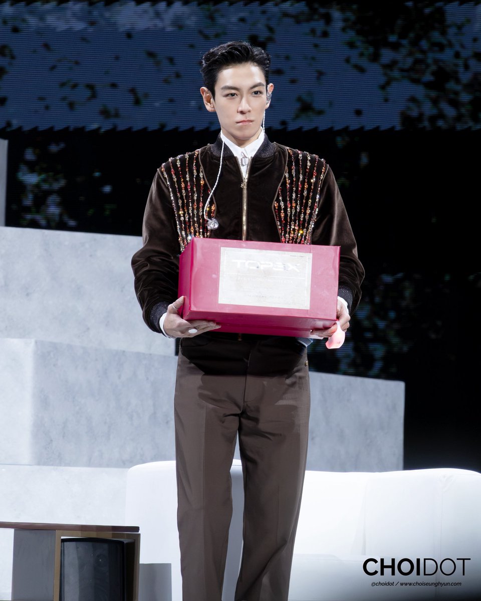 choidot's tweet photo. [#CHOIDOT PHOTO] 260815  T.O.P PRE-STUDIO 2026  in HK   

“ T.O.P with TOPSX HongKong❤️” 

#PRESTUDIO_IN_HONGKONG
#TOP_PRESTUDIO2026 https://t.co/dagniKFYpU