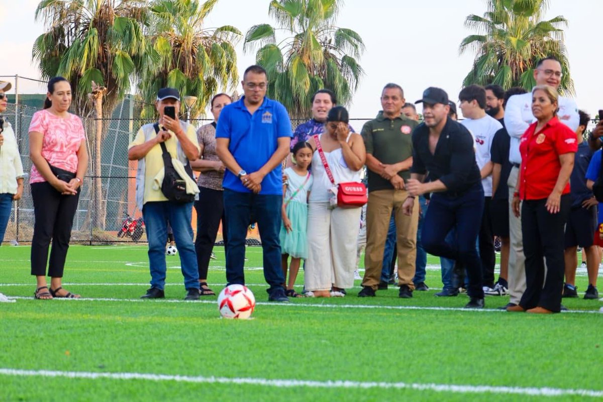 metropolibahia's tweet photo. #BahiadeBanderas | ⚽🥅#ValleDorado estrena cancha de fútbol 7 y rinde homenaje a “Chili” con una nueva edición de #CascaritaBahía
➡️ https://t.co/mehOsj2oic
#gobiernodebahiadebanderas https://t.co/JRfPFC50Xy