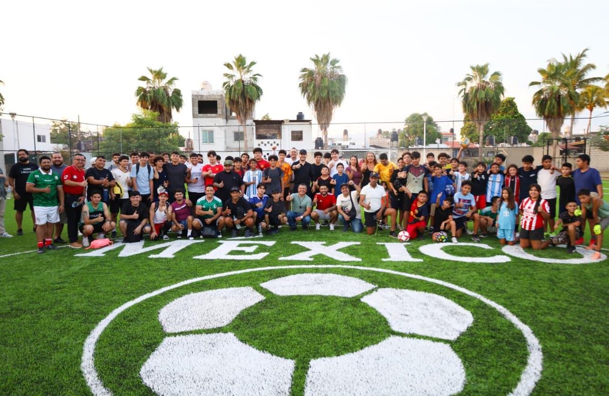 metropolibahia's tweet photo. #BahiadeBanderas | ⚽🥅#ValleDorado estrena cancha de fútbol 7 y rinde homenaje a “Chili” con una nueva edición de #CascaritaBahía
➡️ https://t.co/mehOsj2oic
#gobiernodebahiadebanderas https://t.co/JRfPFC50Xy
