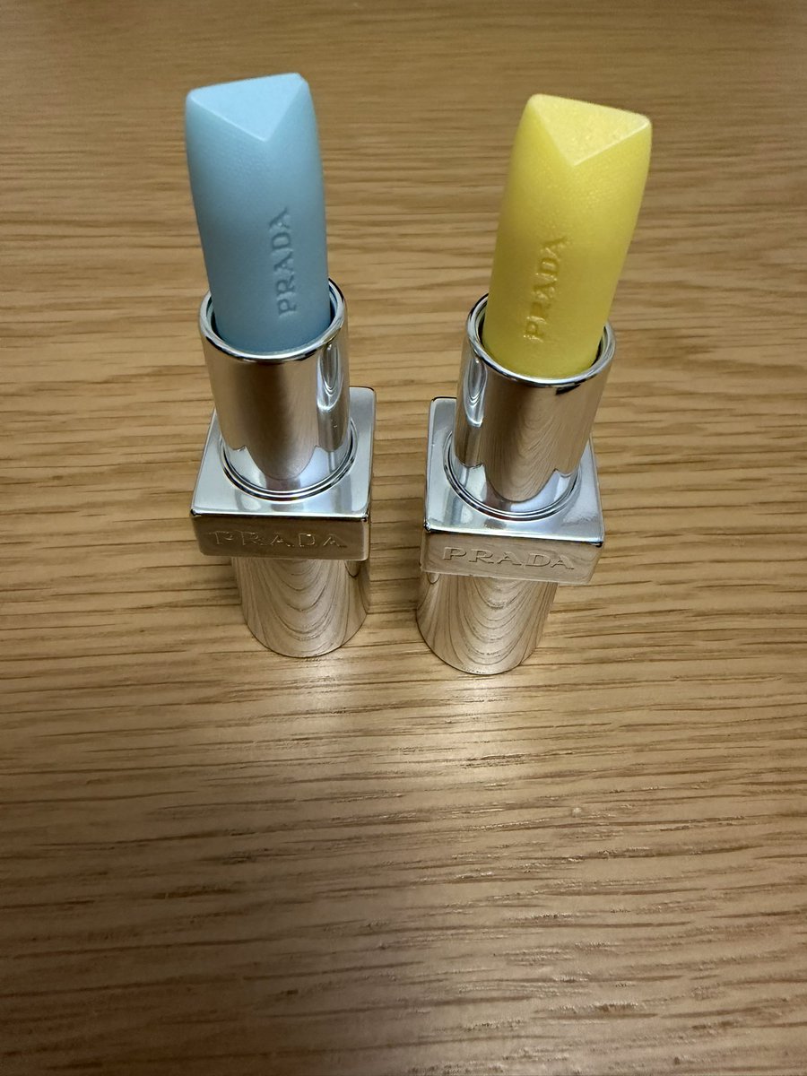 twm945's tweet photo. コスメだしまぁそんな高くないでしょって完���に油断してた。

値段の文字が小さすぎて見えない😂
↓
会計金額を見て
「…………え？」
↓
現金で払う気満々だったのに、何事もなかった顔でカードをスッ……

コスメを買っただけなのに、
最後だけちょっとした高級品購入ドキュメンタリーになった💄✨ https://t.co/XnTSXSoUrQ