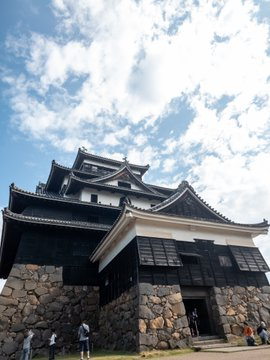 IvanFerguson4's tweet photo. 昨日の午前中、松江城と宍道湖 松江城は天守閣の最上階まで登ってみた 階段がかなり急で昇り降りが怖かったが江戸時代もあの階段登ってたんか？ https://t.co/aV8s3laA5a