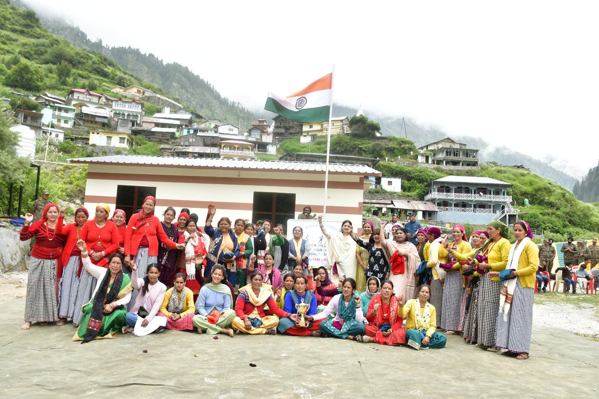 UBArea_IA's tweet photo. 🇮🇳ONE VILLAGE. ONE ROAR. ONE NATION. 🇮🇳

When the Tiranga rises, hearts rise with it! 

Village Jhala, Uttarkashi erupted in patriotic spirit as #HarGharTiranga turned Independence Day into a celebration of unity, courage and pride. From fierce sports contests and an electrifying Women’s Tug-of-War to music, dance and community revelry—every voice echoed Bharat Mata Ki Jai! 

This wasn’t just a celebration. It was a statement.

Jhala stood united. Jhala stood proud. 🇮🇳

Tiranga high. Josh higher. Nation First! 🚩⚔️

#IndependenceDay2026 #HarGharTiranga #IndianArmy #Uttarkashi #Uttarakhand #IbexRadioTarana #RadioIbexTarana #स्वतंत्रतादिवस #हरघरतिरंगा #भारतीयसेना #राष्ट्रसर्वोपरि
@adgpi @panchshulpulse @PRODefDehradun @suryacommand @IbexRadioTarana @radioibextarana @voiceofspiti @voiceofkinnaur  @ProDefLko @SpokespersonMoD @DefMinIndia