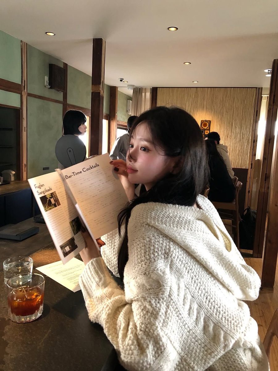 ye0nduuu's tweet photo. 늦여름부터 가을까지 입기 좋은 옷추천 타래 모음집🤍🤎🌰🐿️🍁🧸 https://t.co/07uvxU0oTA