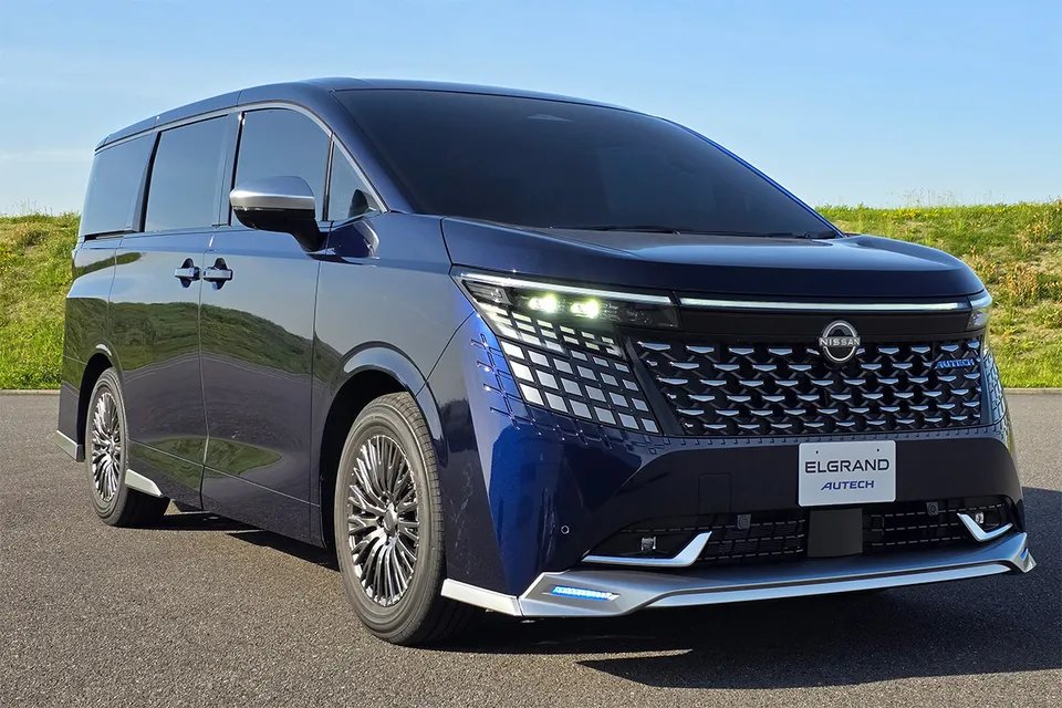 BOZ_ELGRAND's tweet photo. 新型エルグランドの納車をぼちぼち見るようになったけどオーテックの納車情報を全く見ない
最速納車はいつなのだろうか？
先行予約初日に契約して12月疑惑あるのだが··· https://t.co/97iFCiazMh