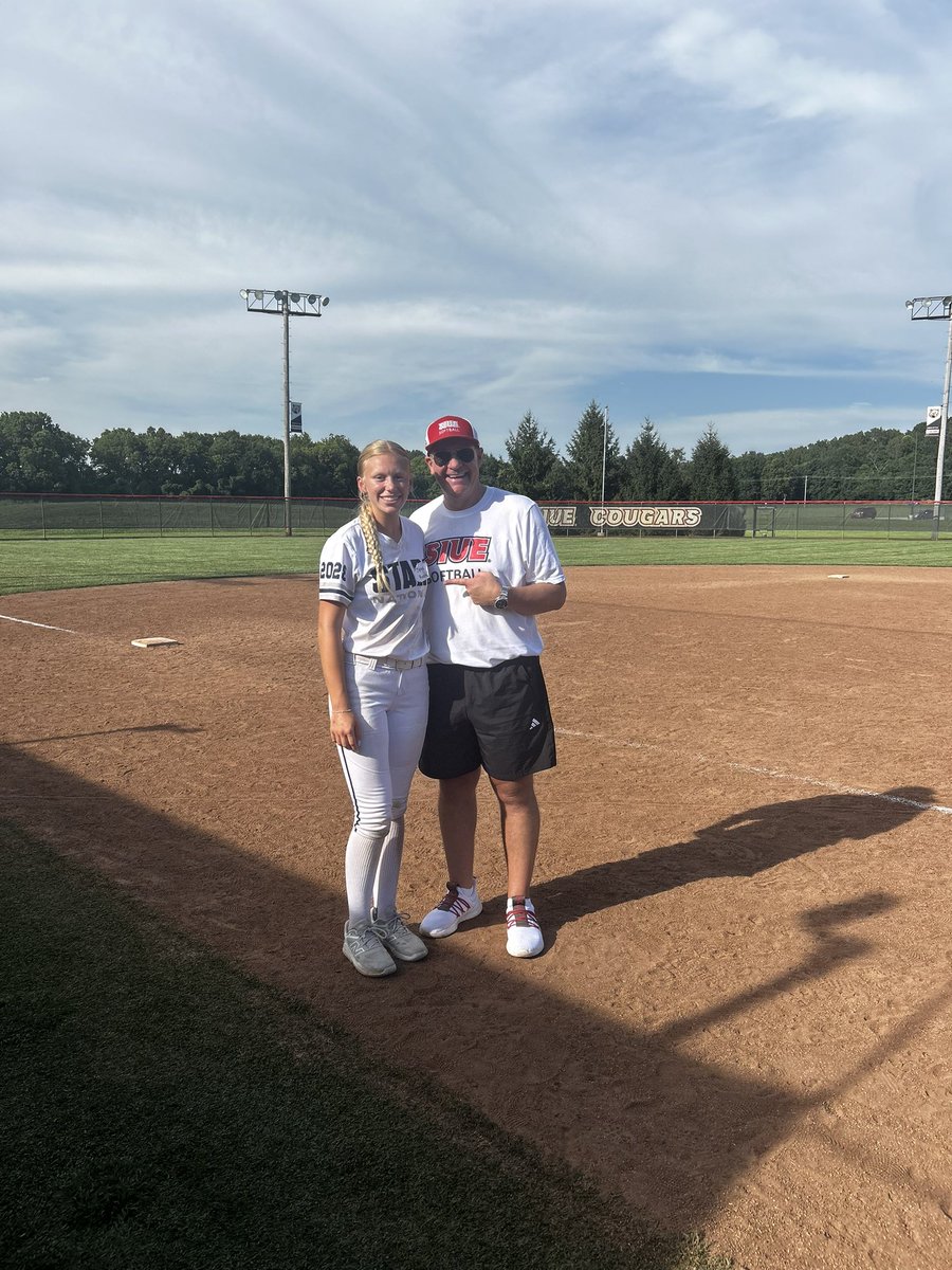 jorgiaroeth's tweet photo. Had so much fun hanging out with @SIUESB today! Thank you @CoachSorden @tcortelletti2 Coach Wnek, the players, and of course my parents for helping out! Go Cougars! @MustangsGleason https://t.co/7pPRndcOIo