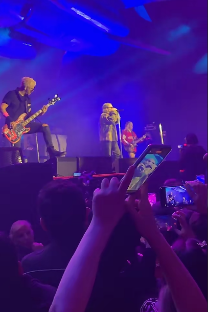ME_Airbag's tweet photo. 🫡 El mejor show de la gira hasta ahora, se cierra el telón de Neuquén con cambios en la lista con Kamikaze, Anarquía, PENRTN, y la vuelta histórica de Cadenas y de Gastón cantando Testigos de la Destrucción por primera vez desde 2017.

💀 Nada más para decir, nos vamos a... 🔜🇵🇪 https://t.co/TBOfF0SUp1