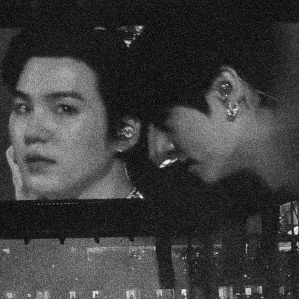 sucreyoongi's tweet photo. genuinely asking what is going ON between those two. https://t.co/RXbjwYBVZQ