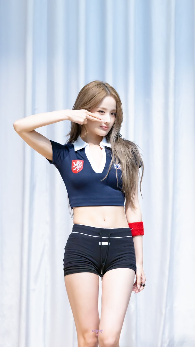 1_Julie_TTe's tweet photo. 260815 키스오브라이프 메이크스타 대면 팬사인회

이 미모가 영 별로라니
뭔가 단단히 잘못됐어 🤔

#키스오브라이프 #KISSOFLIFE 
#KIOF #キスオブライフ
#벨 #BELLE #ベル https://t.co/xEwbeOcpw6