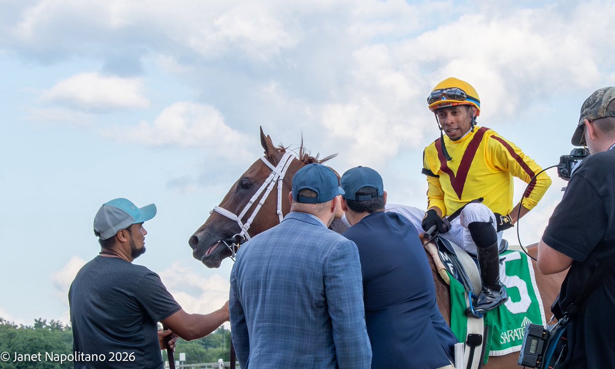 jmg27_janet's tweet photo. CADENZA and @jockeyfranco in the Galway Stake for trainer @bradcoxracing , owned by @StonestreetFarm https://t.co/aXIct3VW6r