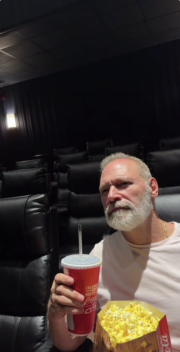 Adamwilliamsss's tweet photo. Movie 🍿 🎥 Night https://t.co/Sbt0LW2BBt
