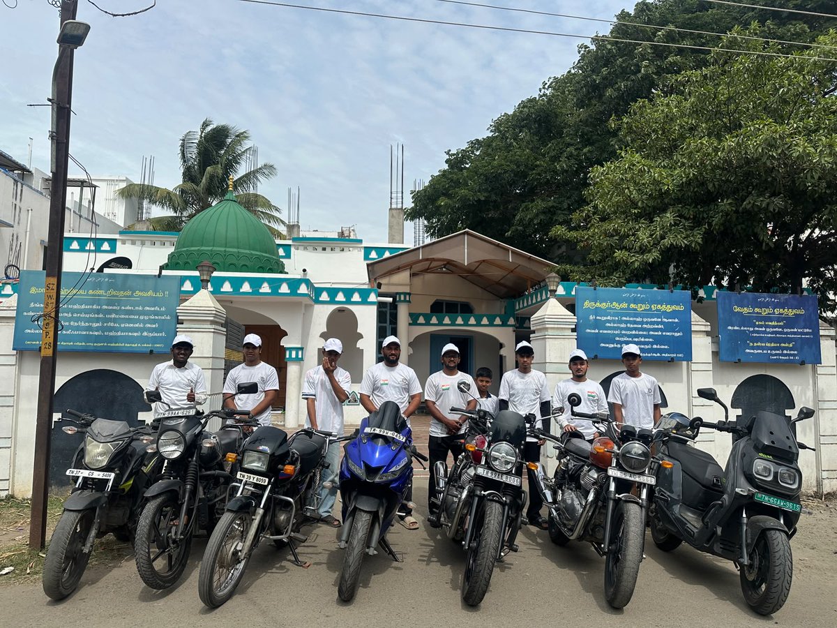islaminind's tweet photo. 🇮🇳 Riding for a Clean & Green India! 🏍️🌿

On the occasion of India’s 80th Independence Day, Khuddam of the Ahmadiyya Muslim Community, Coimbatore, Tamil Nadu, organised a Bike Rally promoting cleanliness, environmental responsibility and community service.

With the message “Love for All, Hatred for None”, the participants called for a Plastic-Free, Clean & Green India.

#IndependenceDay #CleanIndia #GreenIndia #Ahmadiyya #Khuddam #Coimbatore #LoveForAllHatredForNone