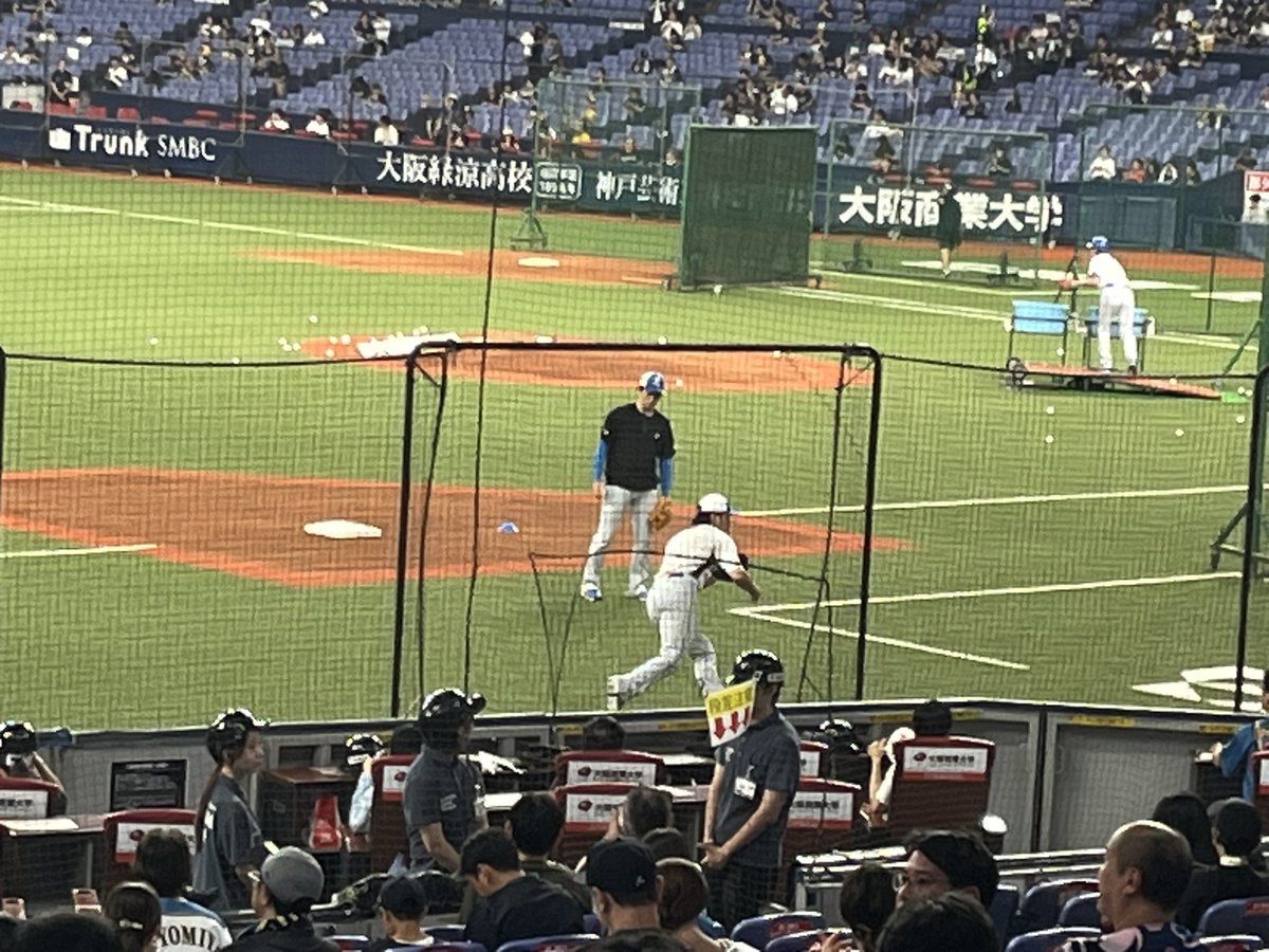 AkGracias's tweet photo. ジェイ、内野ノック練習してる⚾️
今日は��こだろ
そしてスタメンかな？ https://t.co/DwtfTRINwv