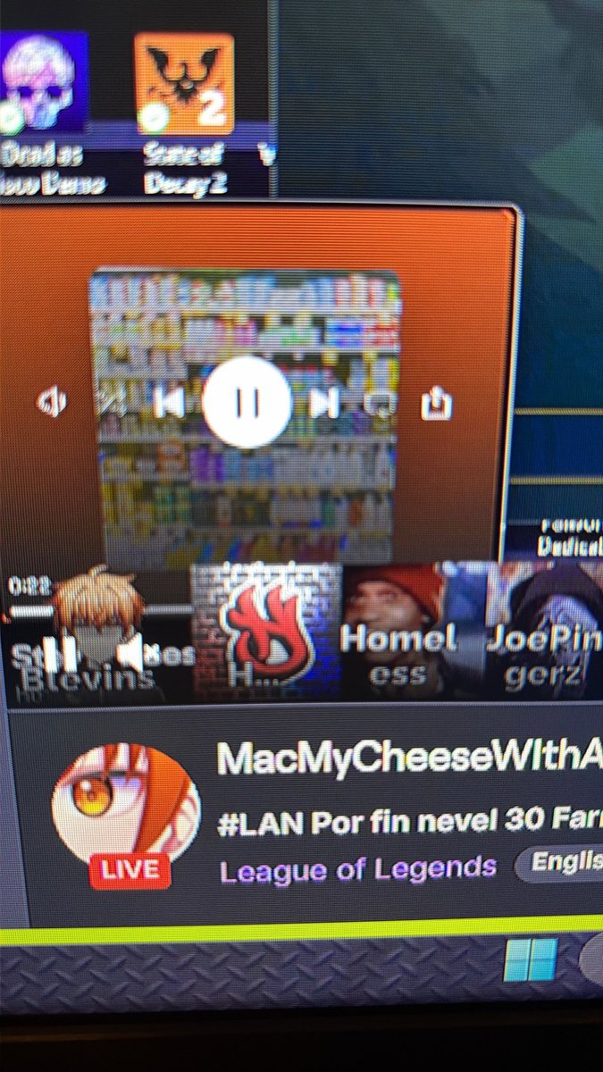 MacMyCheeseFork's tweet photo. Live going back to NA for some ranked 
https://t.co/zZPEPCuGNG https://t.co/nmdq8yJyWb