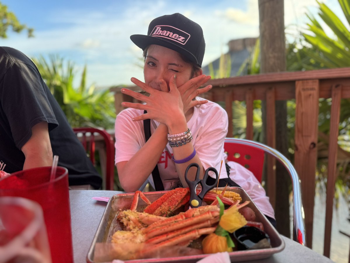 tamu_murata_dr's tweet photo. HBD！！！！！！

この一年も葉月んにたくさんの幸せが訪れますように🧁🌈🎸🦀 https://t.co/ujMXgwzYmG