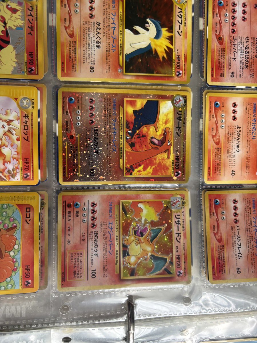 BB01323716's tweet photo. 友達が旧ポケカ大量に持っててやばい

100万はいきそう笑
これはほんの一部 https://t.co/XFBH93Ajlw