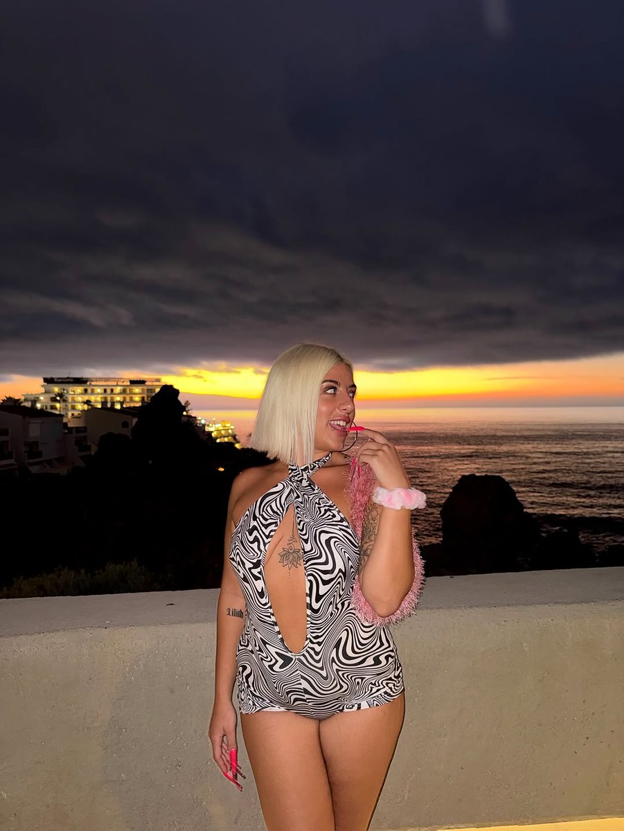 lagiss___'s tweet photo. Barbie Giss e i tramonti della Isla🌅 https://t.co/MsKsm5zntX