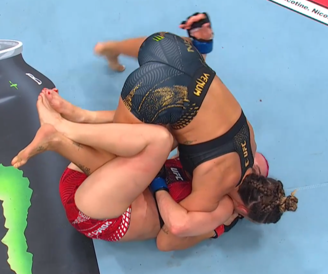 MMAOnLine_'s tweet photo. UFC 330: Yo, Mackenzie Dern. 🔥 https://t.co/U1RMutuZ1D