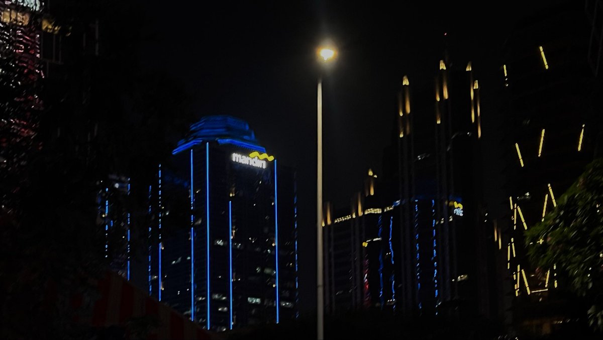oraqlit's tweet photo. damn light https://t.co/ANLzaijRha