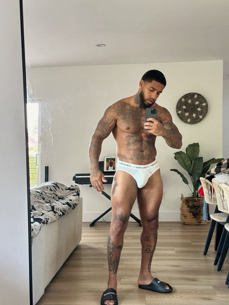 TheBestofFredo's tweet photo. Can a man still be considered sexy in da dun da duns? 👀🤣 https://t.co/5JoSqBX8tG