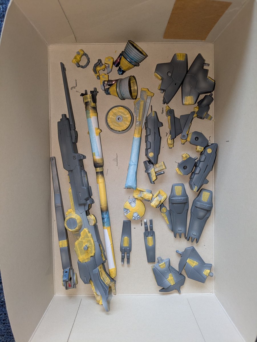 15EXTEND1's tweet photo. #ガンプラ
おはようございます。
昨日は冗談半分で1日マスキング貼りだと書きましたが、本当に1日かかりました（笑）
今日は朝からフリマに行く予定でしたが昨日の昼からお腹の調子が悪く今日もまだ体調が悪いので行くのをやめて、おとなしく家にいます。
KCFも行く予定だったのにぃ〜😭 https://t.co/nW6spKbP1w