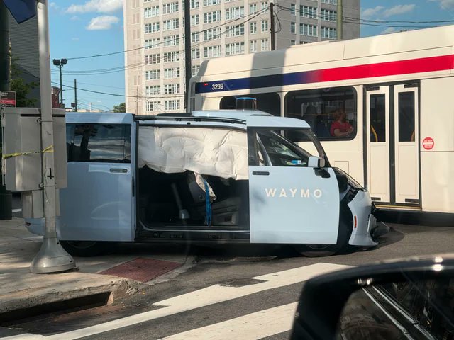 techAU's tweet photo. It looks like the first Zeekr-built @Waymo accident has occurred in Philadelphia, along one of the SEPTA subway-surface trolley (T-line) routes.

Air bags deployed... any further info on the accident @SEPTAPHILLY ?? 

📸 JawnyDepp https://t.co/agxrhS7BJ0