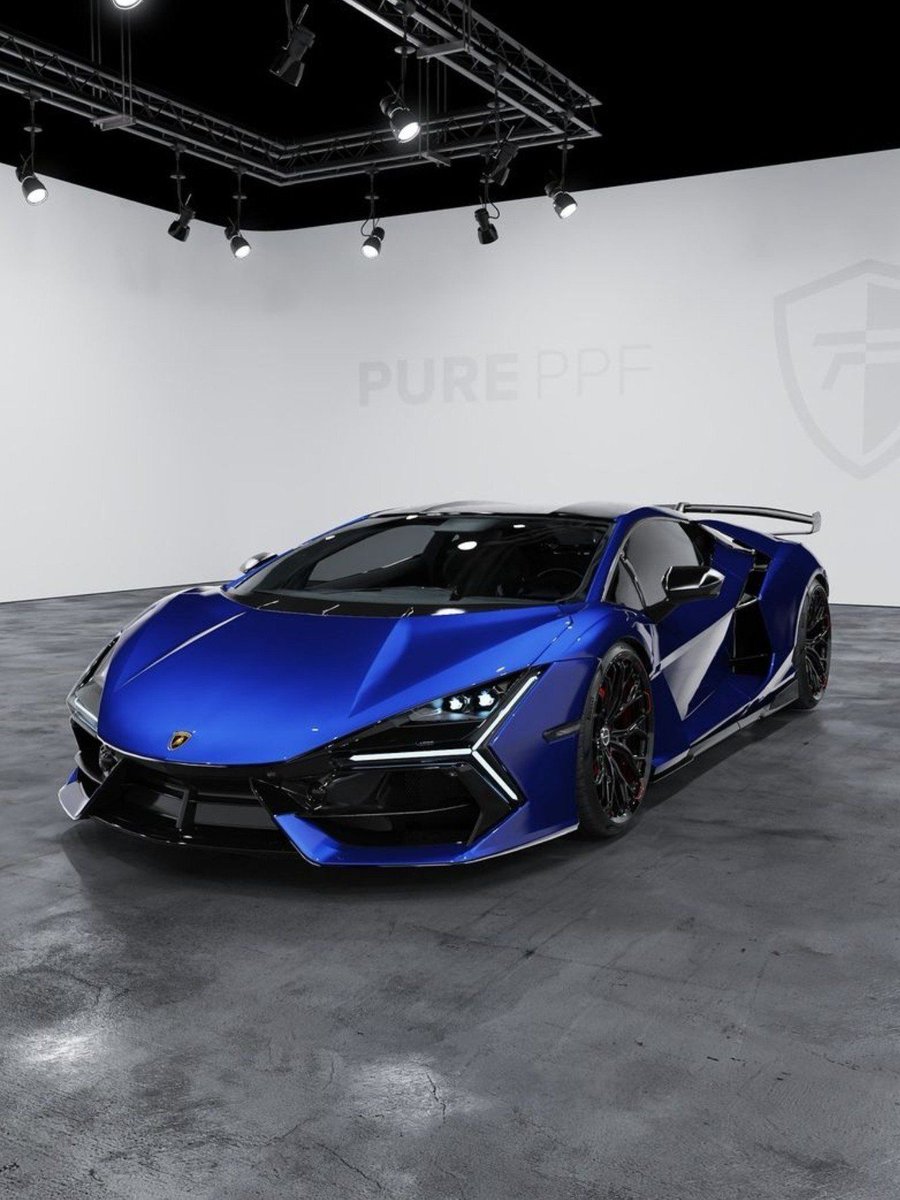 ShineGraffix's tweet photo. Dream Car 🔥 #huracan #aventador #revuelto #sv #svj #evo #STO #lamborghini #luxurylife #hypercars #supercars #exoticcars https://t.co/lt0xwneAym https://t.co/FhbhCnm9EQ