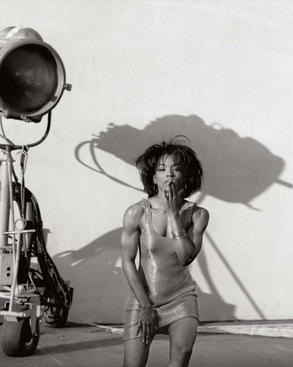 TheCinesthetic's tweet photo. Angela Bassett photographed by Lance Staedler (1993) https://t.co/vooMRe9Un4